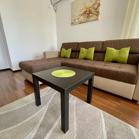 Comar Summerland Apartmán *